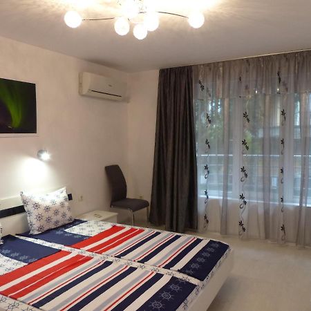 Apartament Holiday Burgas Stad Buitenkant foto